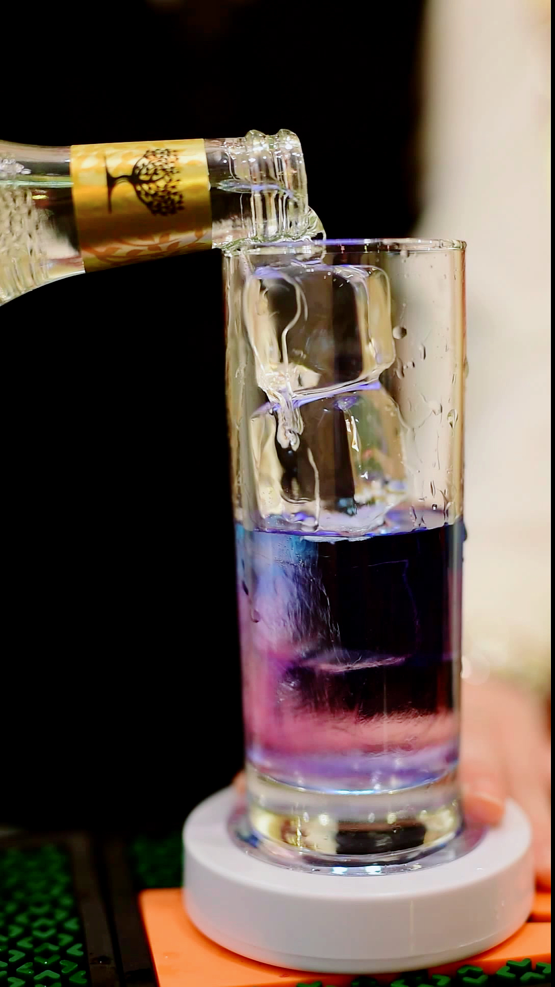 #花式调酒师#一款会变色的酒,紫色代表浪漫,你们做过最浪漫的事是什么?