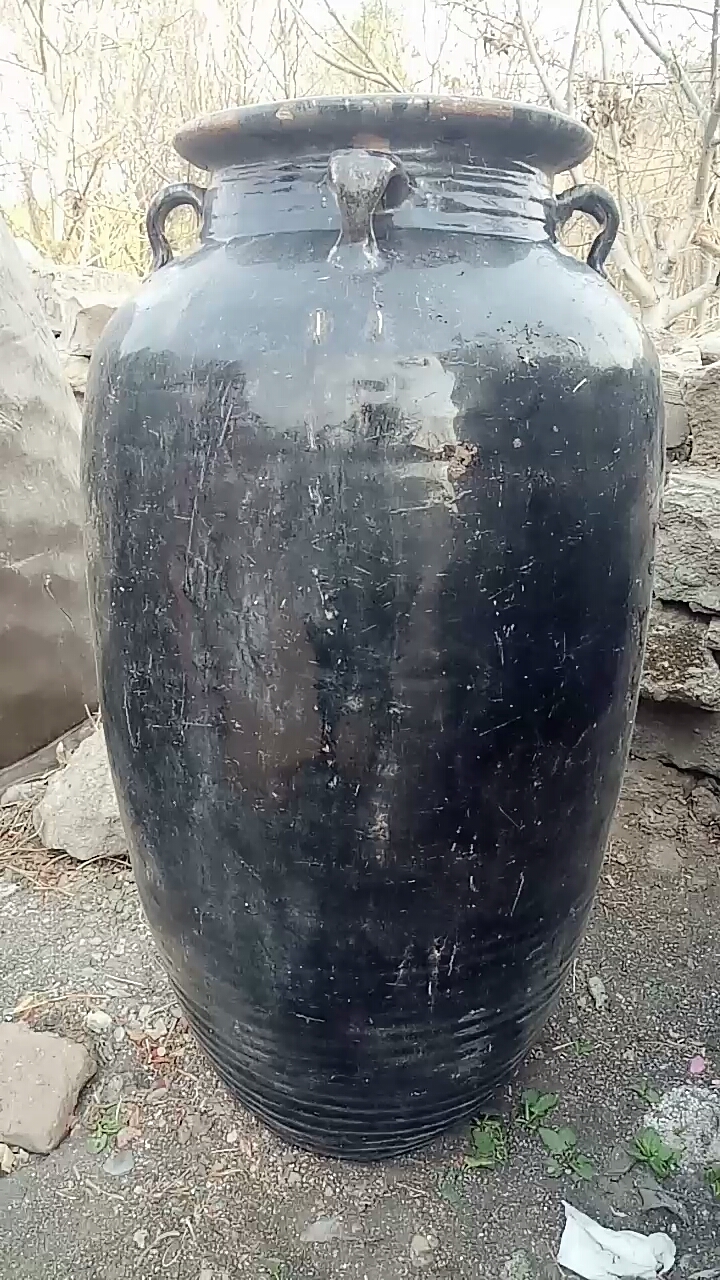 这瓶子有收购的么,有知道这是干什么用的。有专家么,值钱白。