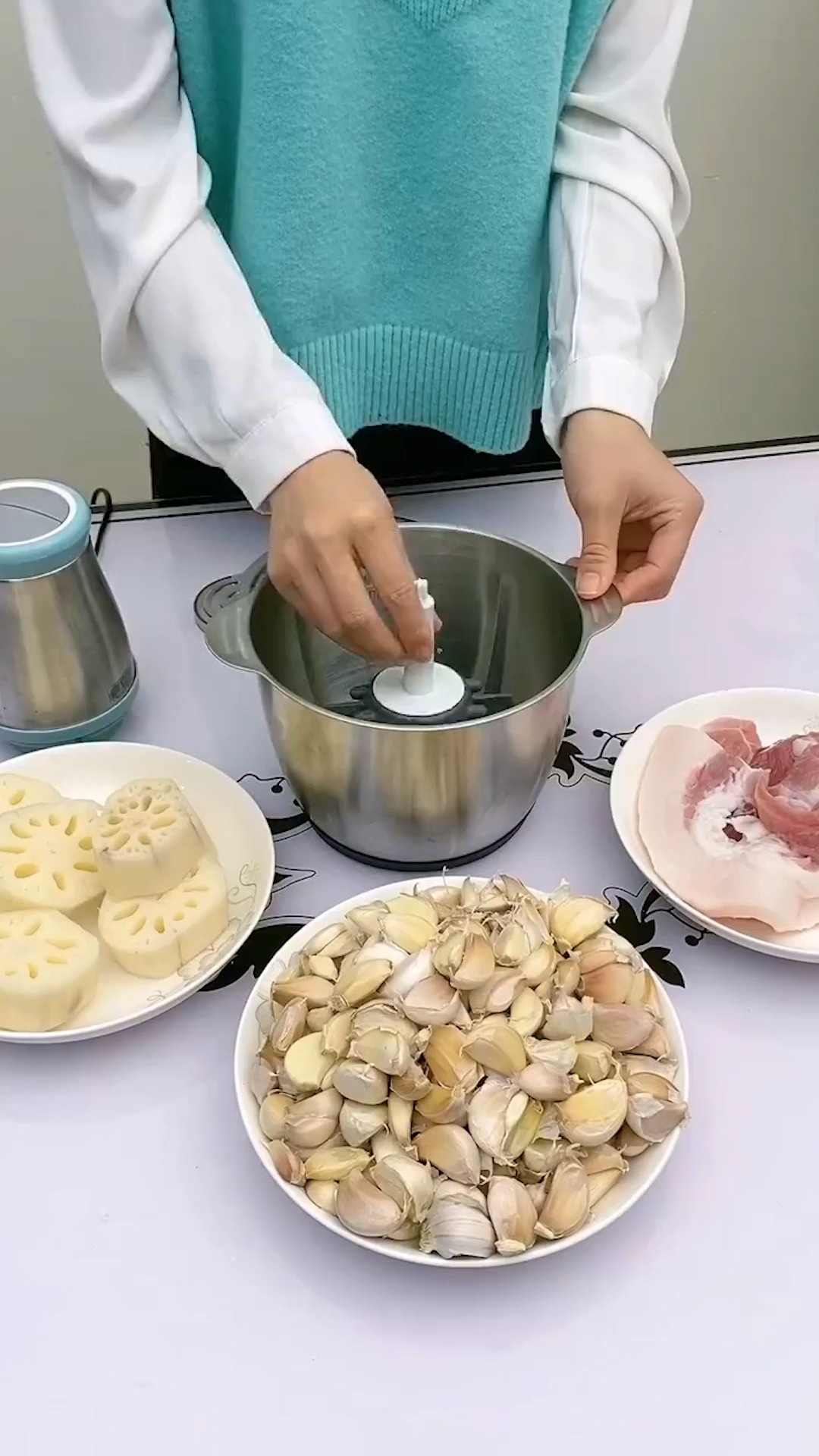 #我要上热门#有了这神器,做饺子馅馅、做肉丸、做辣椒蒜末什么的真是太轻松了