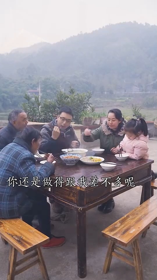 老师傅教做农村酒席头碗菜,捆煎耙耙,2020最后一天安排上这道待客好菜