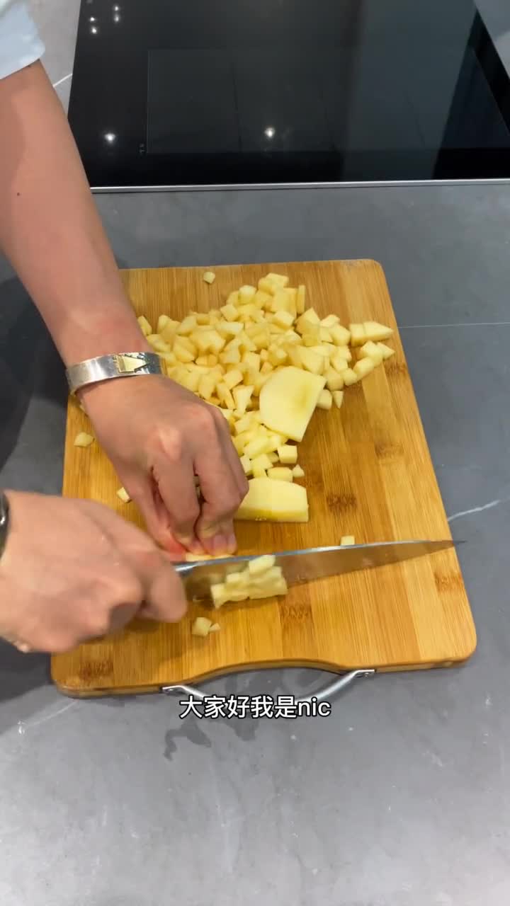 我这是高端的苹果派,苹果肉桂卷!
