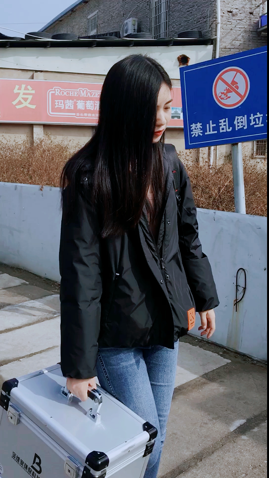 刚毕业的时候,爸爸就教会我,在年轻的时候不吃苦,那几年之后就要天天吃生活的苦