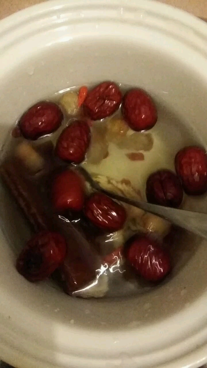 女人气血不足就喝它,红枣,枸杞,桂圆,当归,红糖,鸡蛋!一周可以喝一到两次