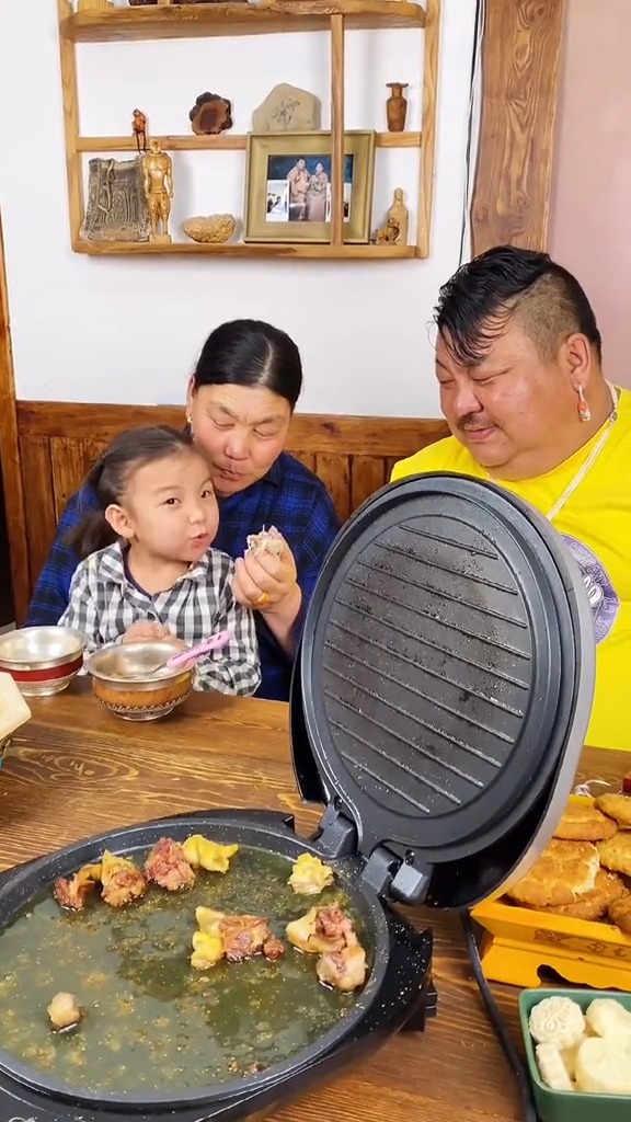 肚包肉肉肠烤的吃也好吃!每次拍完视频,这些肉我们全家就吃了