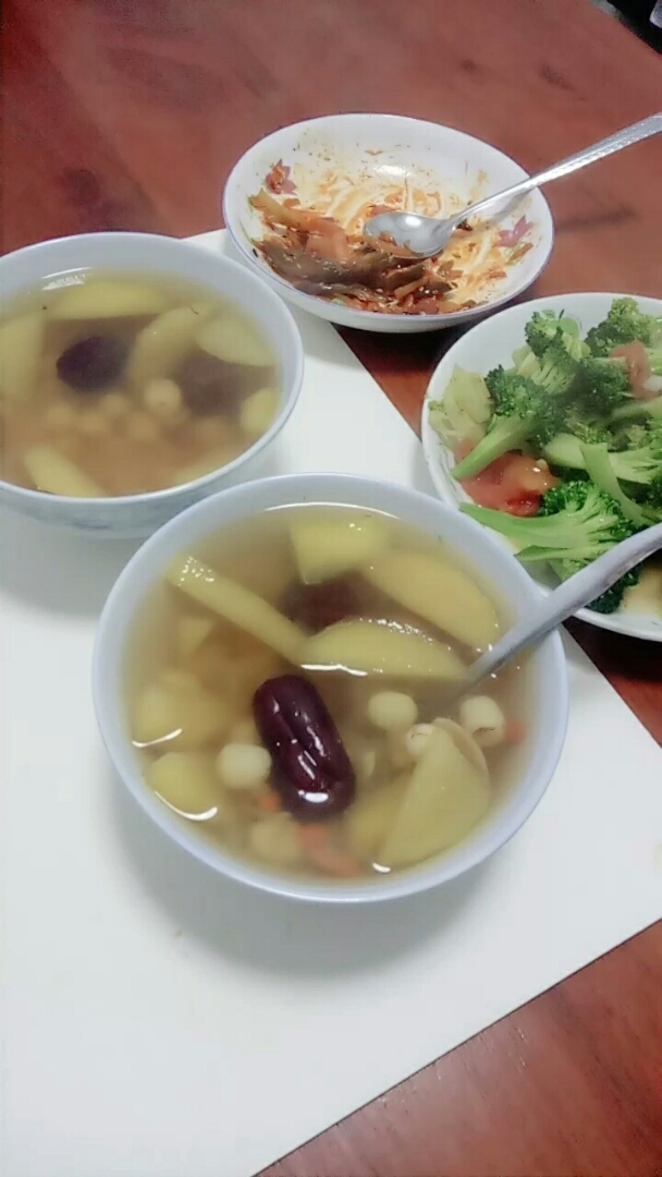 红枣  枸杞  莲子  银耳  苹果   汤 