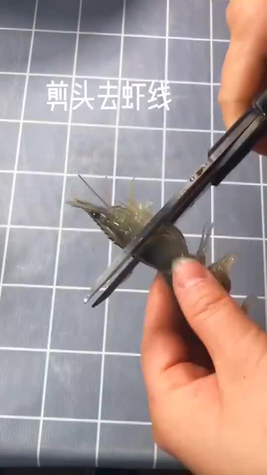 这个分外期间,那也去不了,窝在家里做个白灼基围虾,几个孩子抢着吃!