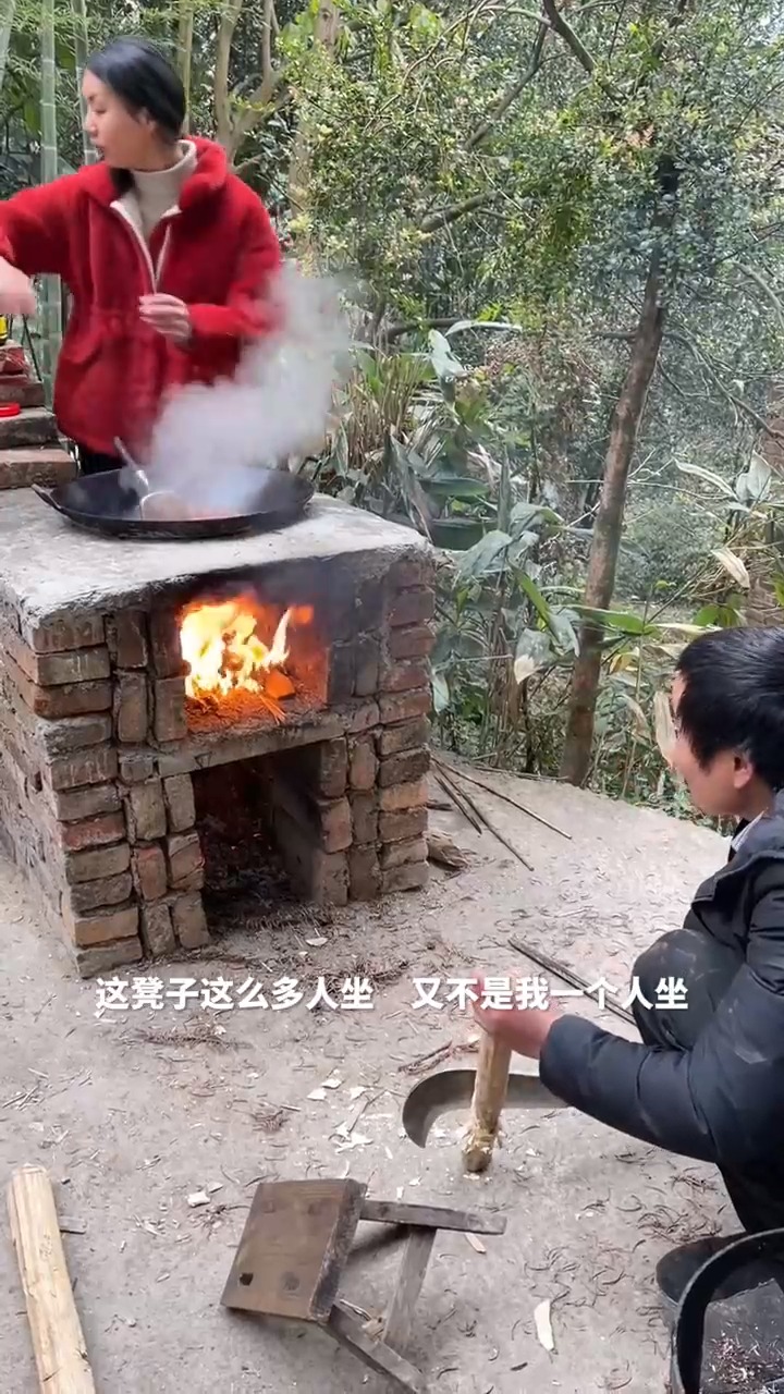#美食记#跟着老公在家吃干锅龙虾尾它不香吗?