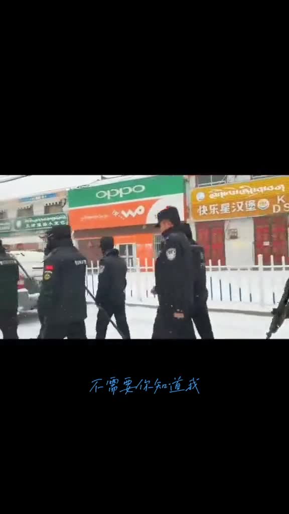 他们是人民警察,哪里有需要,哪里就有他们的身影,他们时刻以饱满的热情和昂扬的斗志坚守在岗位