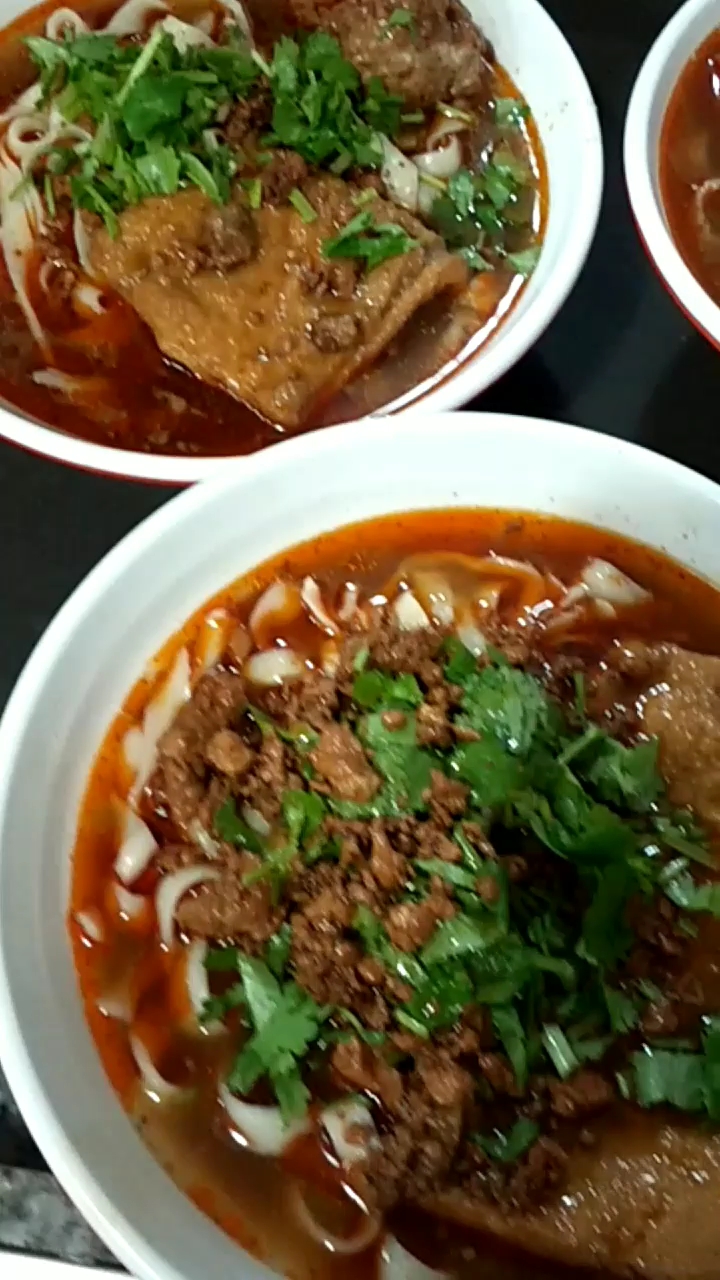 传统猪肉刀削面