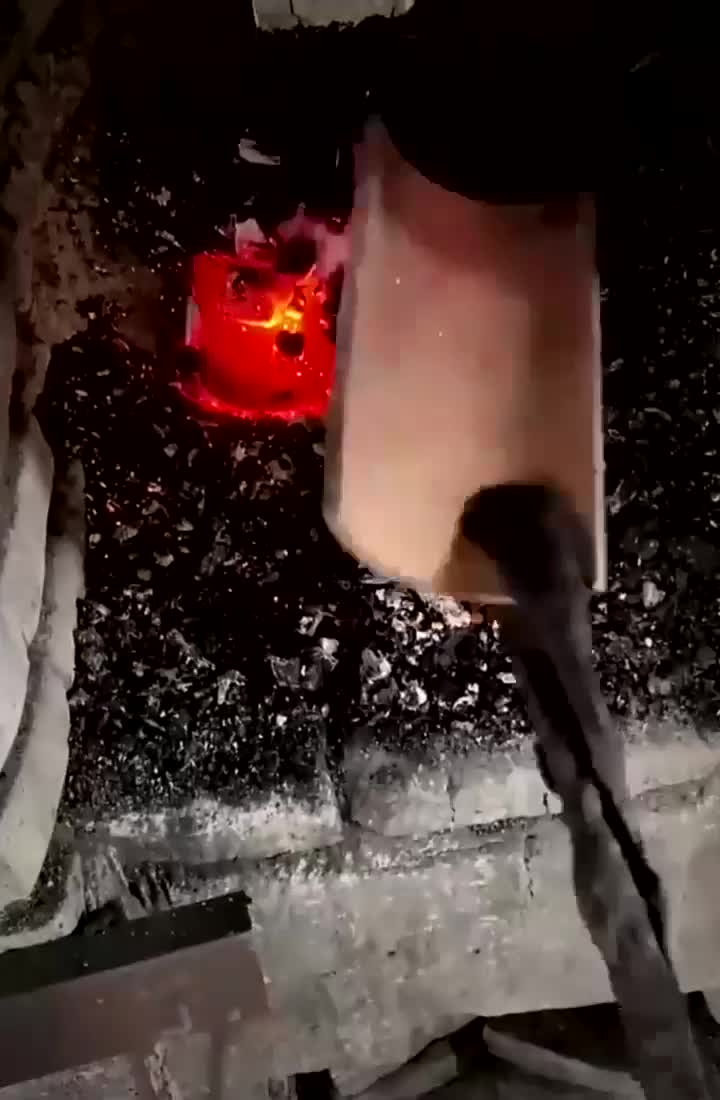 手工锻打菜刀炮弹钢手工锻打的斩切菜刀