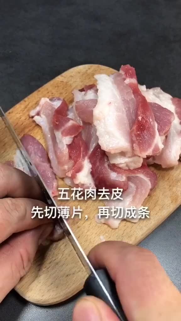 做了孩子们最爱吃的香酥肉,外酥里嫩,太好吃了!不开店真的太可惜了看我神走位