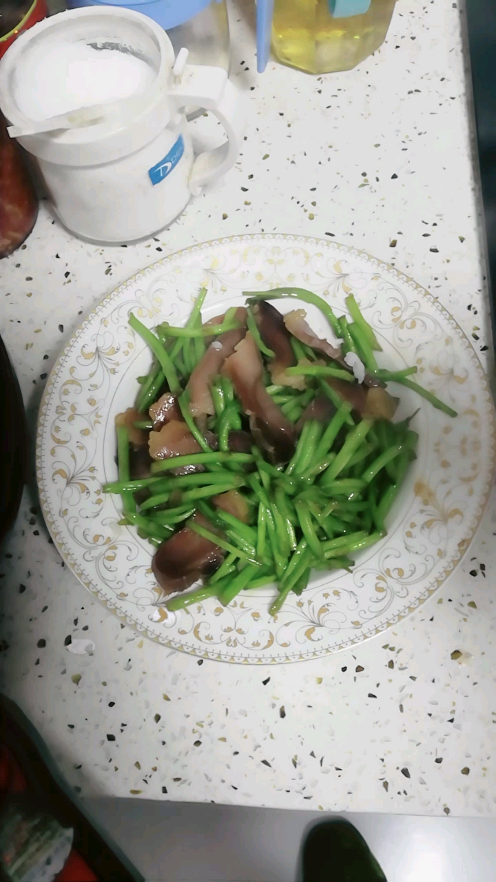 藜蒿炒腊肉,我的最爱