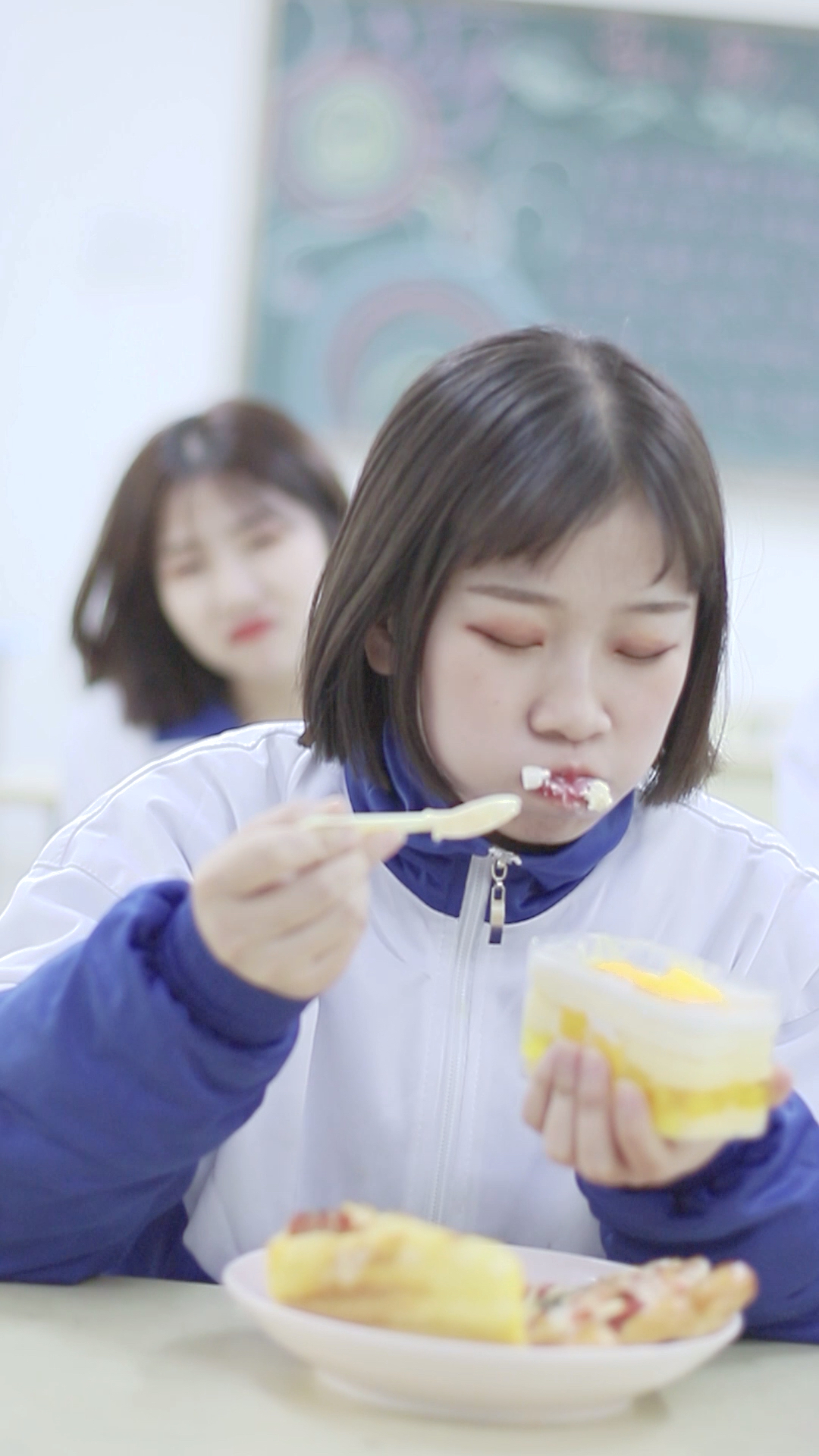 #搞笑段子剧#全校最可爱小仙女的我，芒果蛋糕我的最爱