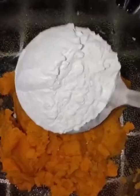 蒸熟的红薯这样做,裹上万能面包糠,秒变红薯雪花球,超好吃