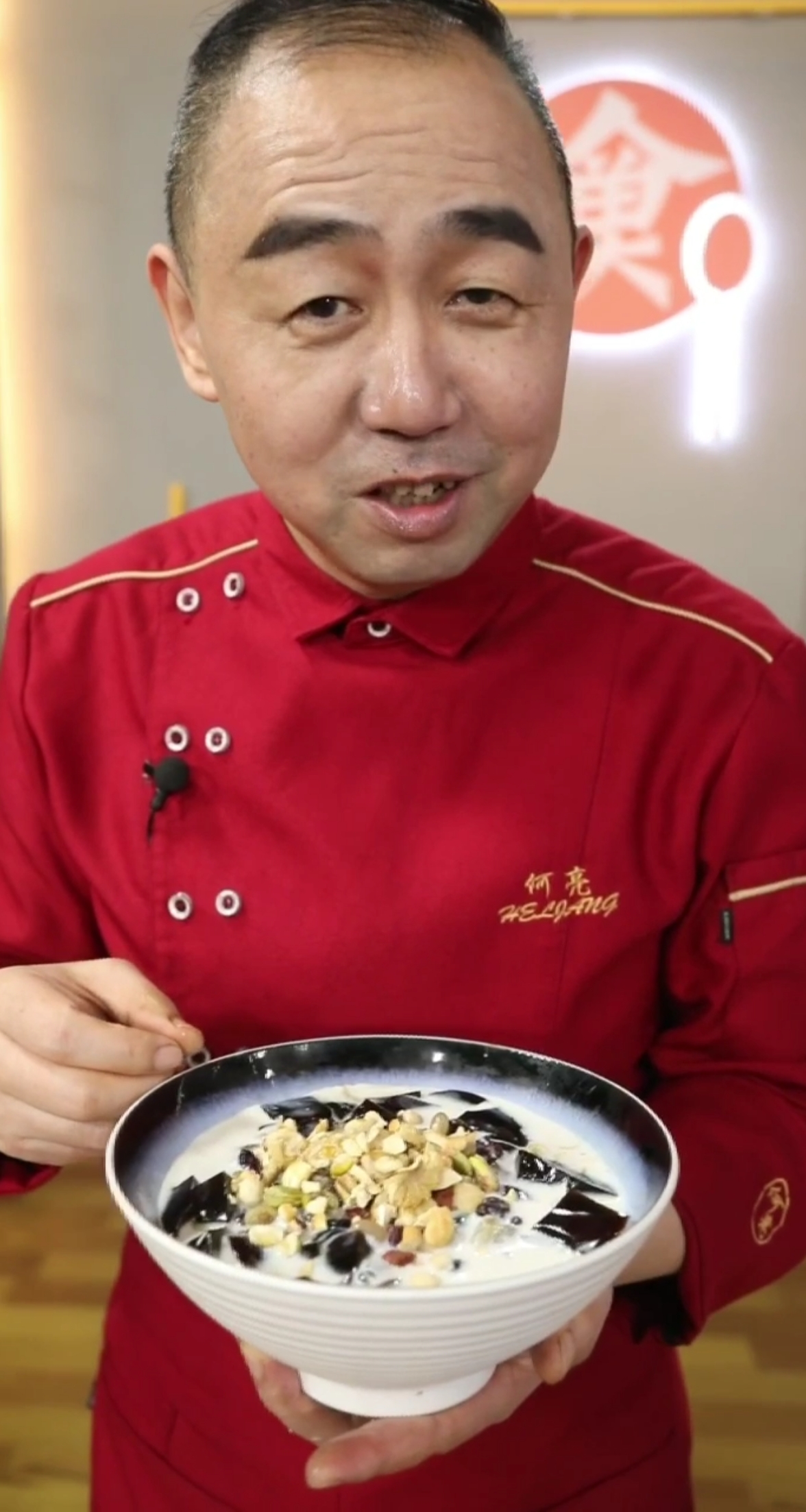 龟苓膏的吃法多种多样,您喽喽今儿这个怎么样?换的什么更好呢?#厨房