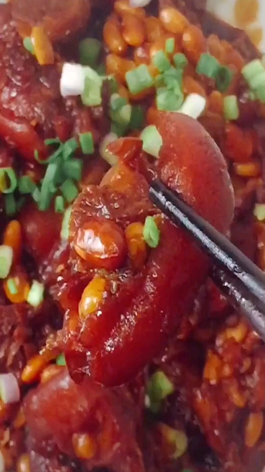 黄豆炖猪蹄,好吃又养颜