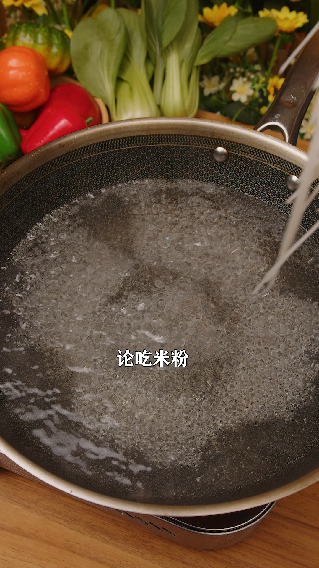 #美食#湖南人的三餐少不了米粉，花5分钟就可以做好的鸡蛋瘦肉粉，暖心又暖胃。