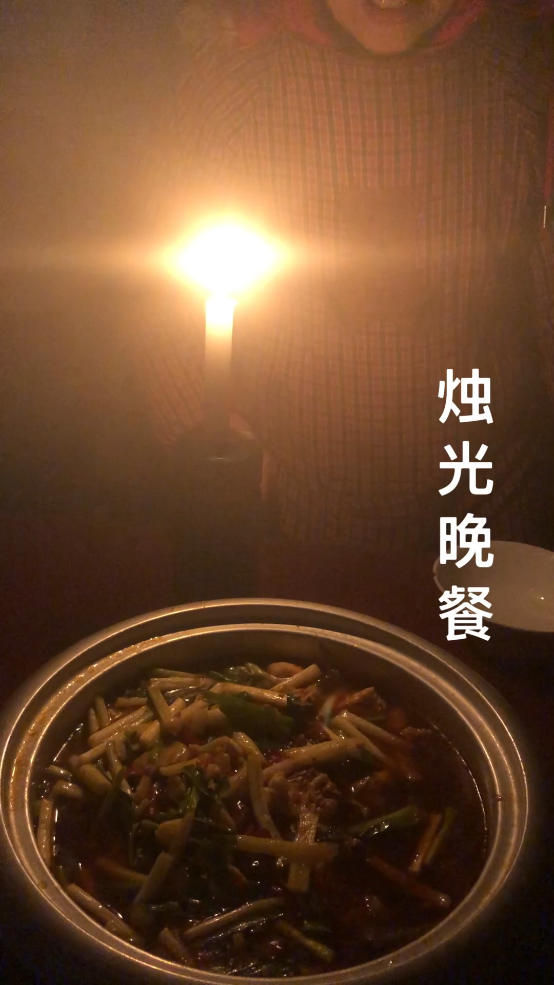 今天是很特别的日子,二姨父送来两条鱼,老妈今天在屋里sha鸭子,酸菜鱼又是老鸭汤