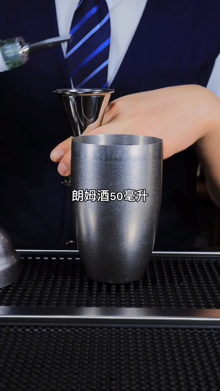 得其利鸡尾酒酸酸甜甜有初恋般的感觉,好舍不得喝。,