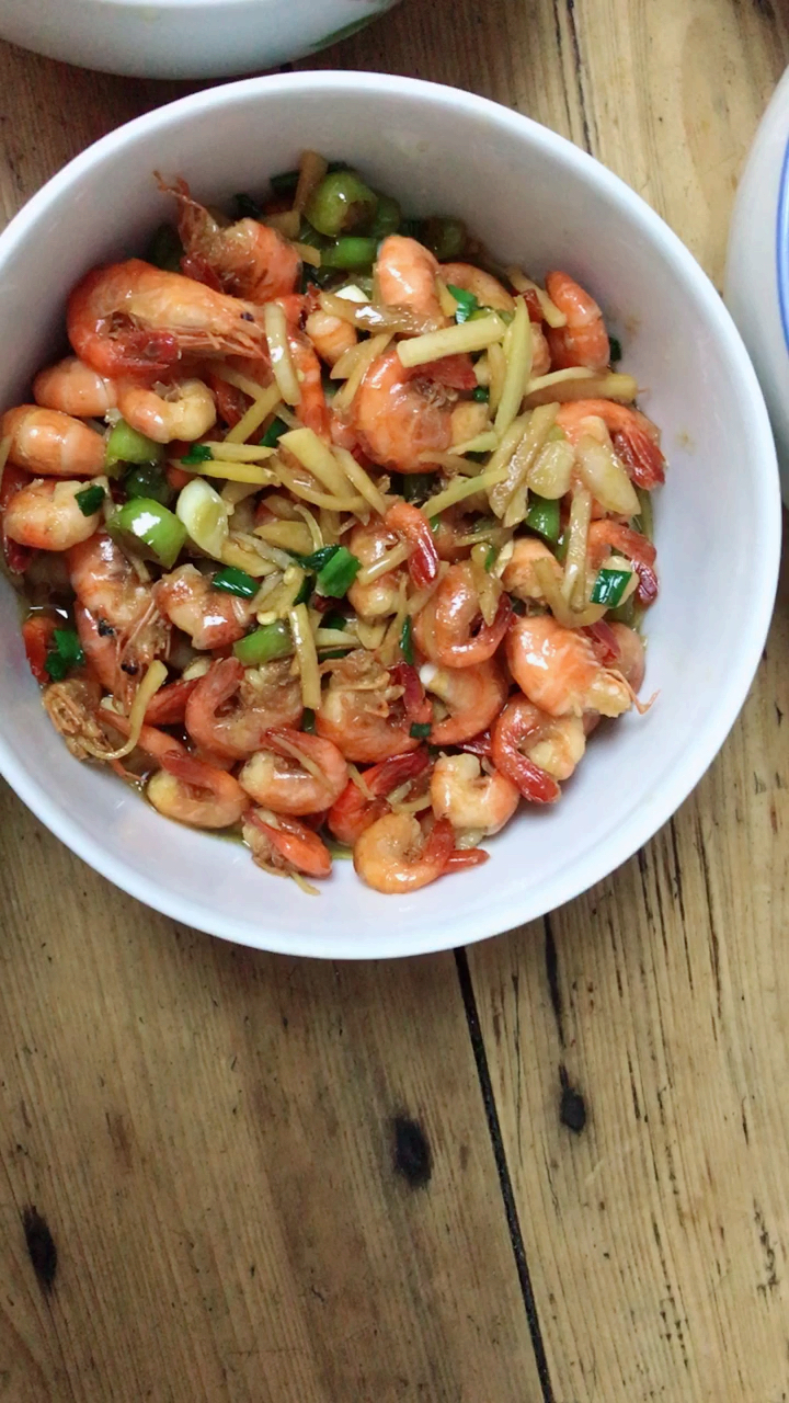 #你喜欢的样子我都有#这个河虾第一次炒!看着百度视频照着做的!看起还将就吧