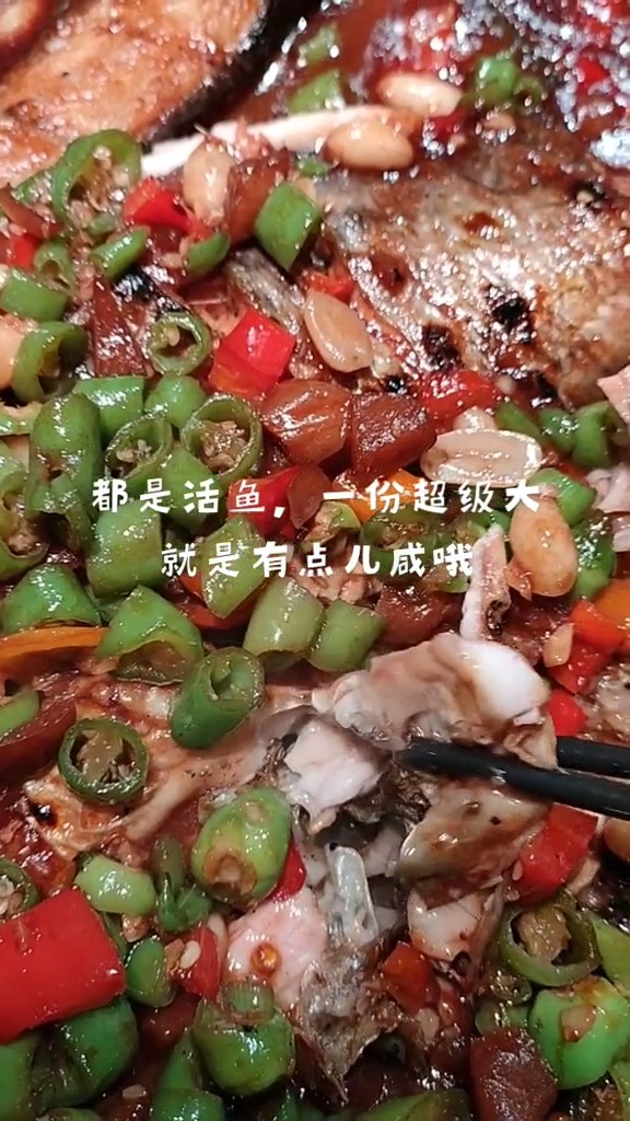 初恋奶茶配干锅牛蛙,太盖了。