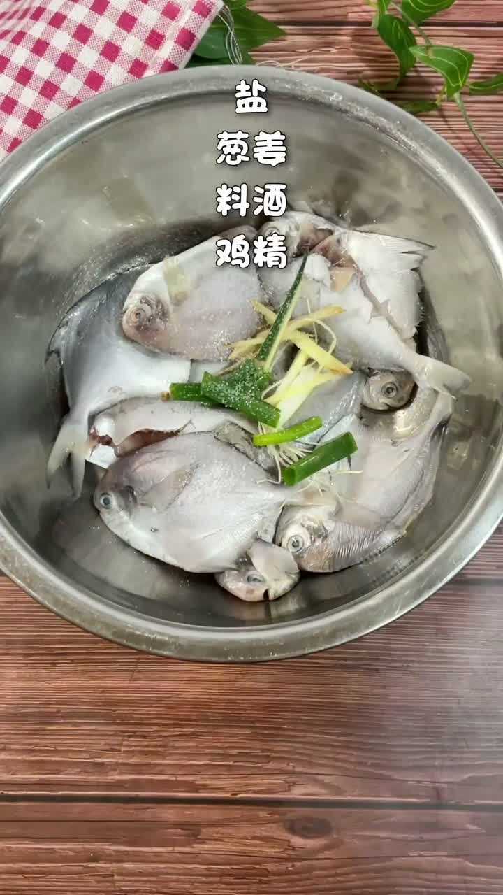油炸小鲳鱼的正确吃法～
