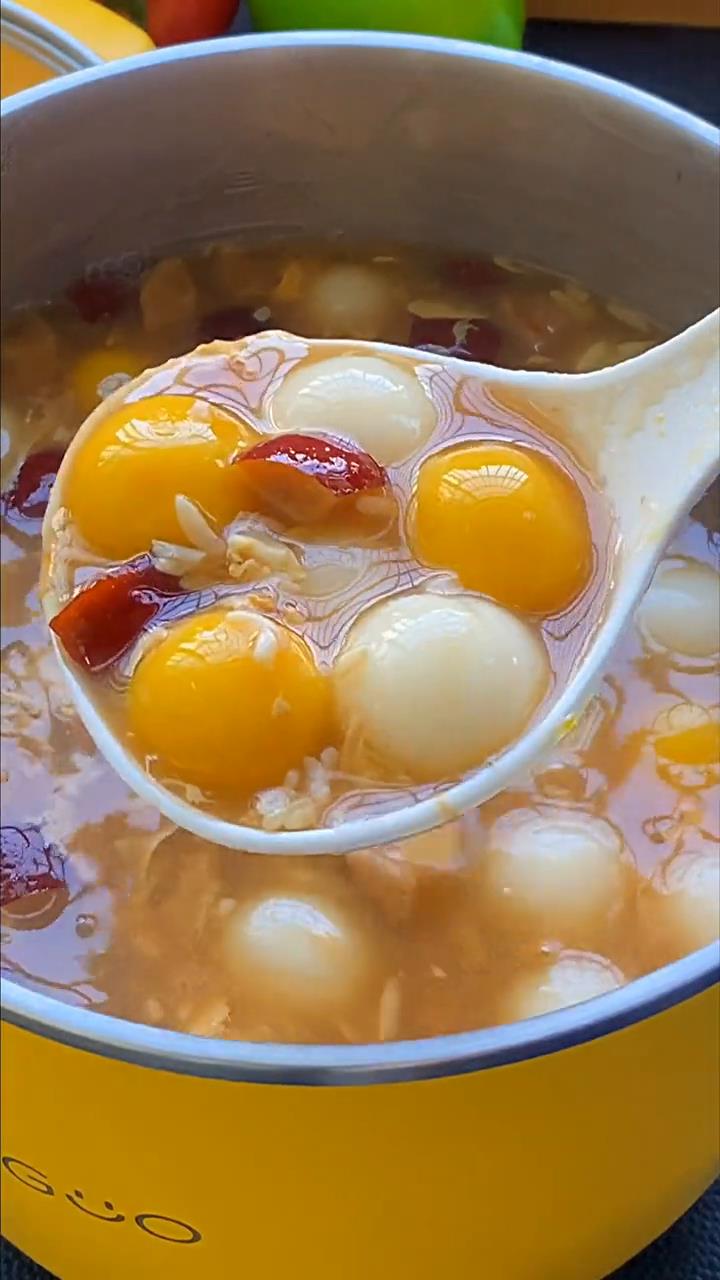天气越来越冷了,女孩子要学会做这样软糯糯丸子甜汤,喝上一碗全身暖暖的。#美食分享官 #最强