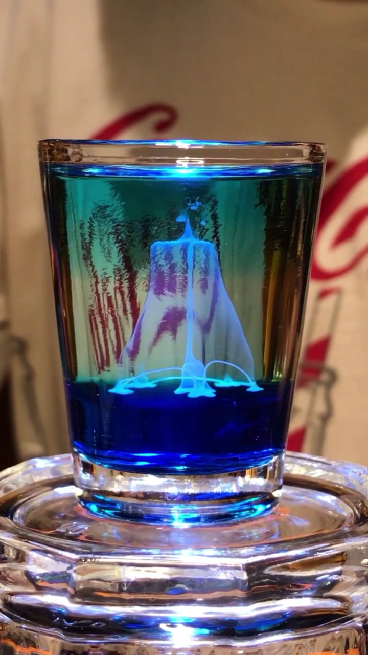 生龙活虎的水母鸡尾酒