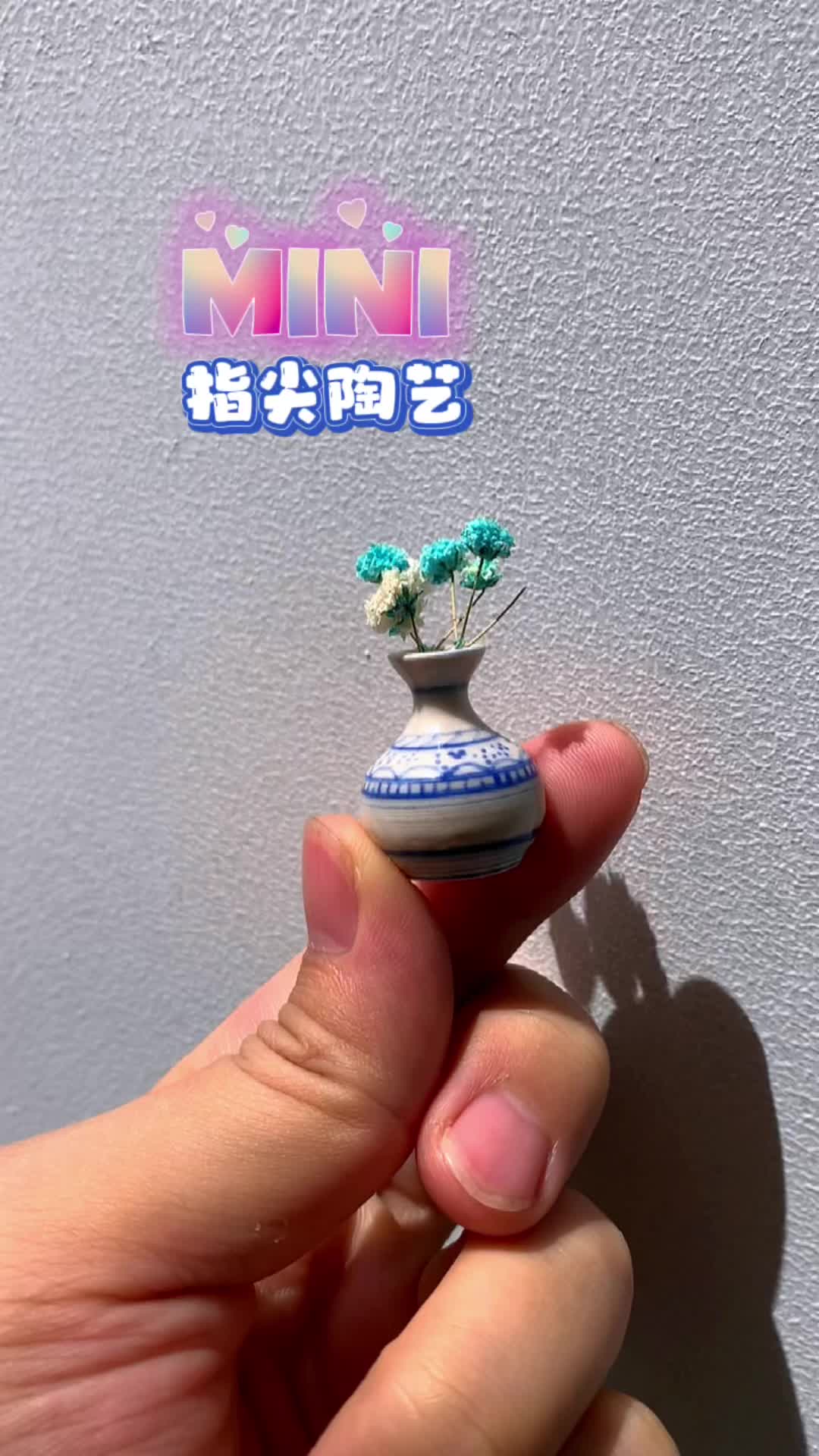 手工制作迷你陶瓷小花瓶,手绘青花小花瓶,最后的成品可爱极了