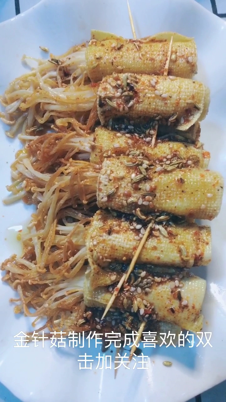 豆皮卷金针菇的做法,每天不知道吃什么的,可以关注我,每天更新作品!!