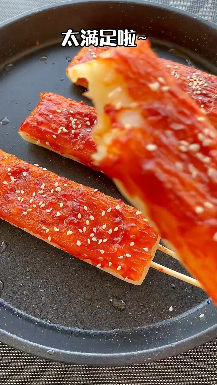 外酥里糯的脆皮年糕,煎一煎就能做出来,搭配辣酱真的太好吃啦,脆皮年糕