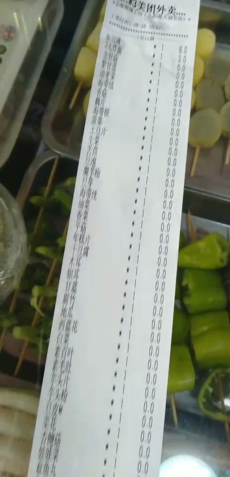 80多样的麻辣烫,只花13块钱。怎么做到的