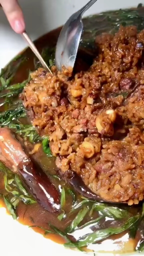 吃到了在书里才见过的“南派功夫菜”,灌汤黄鱼,葫芦鸭,蟹粉汤包