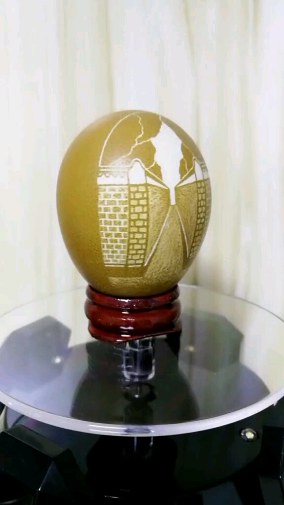 鸡蛋壳在我手里还是鸡蛋壳,在手艺人手里就变成了艺术品