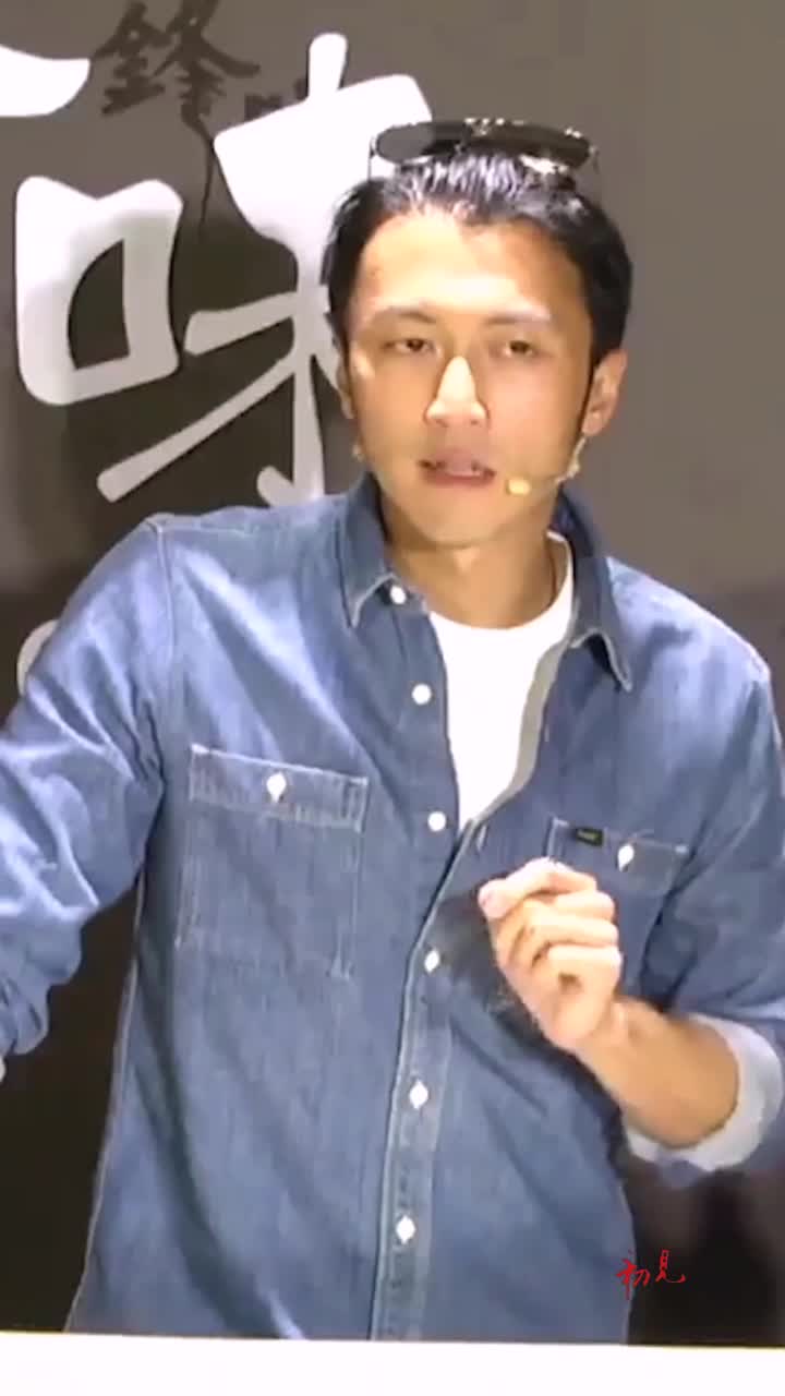 谢霆锋说,我们喝到的港式奶茶可能都不是正宗的