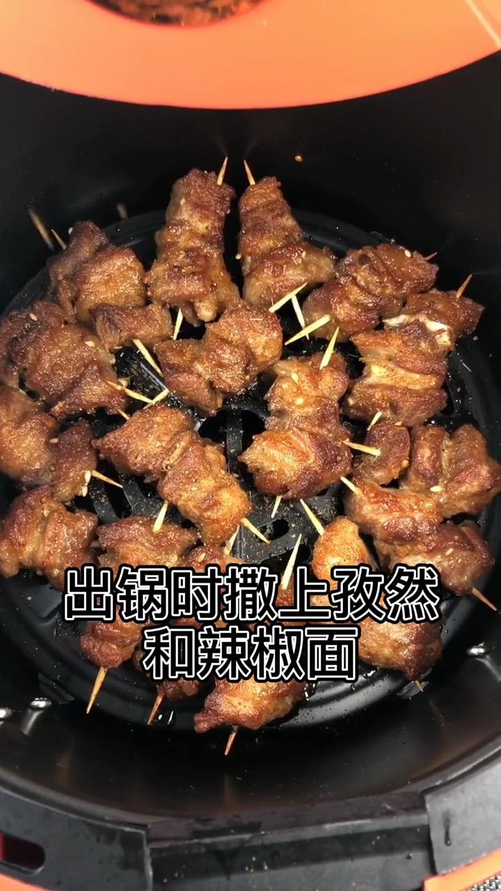 #轻知计划#自己在家做个牙签羊肉串,15分钟就烤熟啦,一点也不必外面的差这个配方可是一个烧