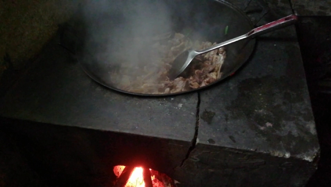 #家乡特色美食#乡下柴火炆鸭!天然农家味浓郁!鸭肉鲜美,鸭骨甘香可口!一看就会做