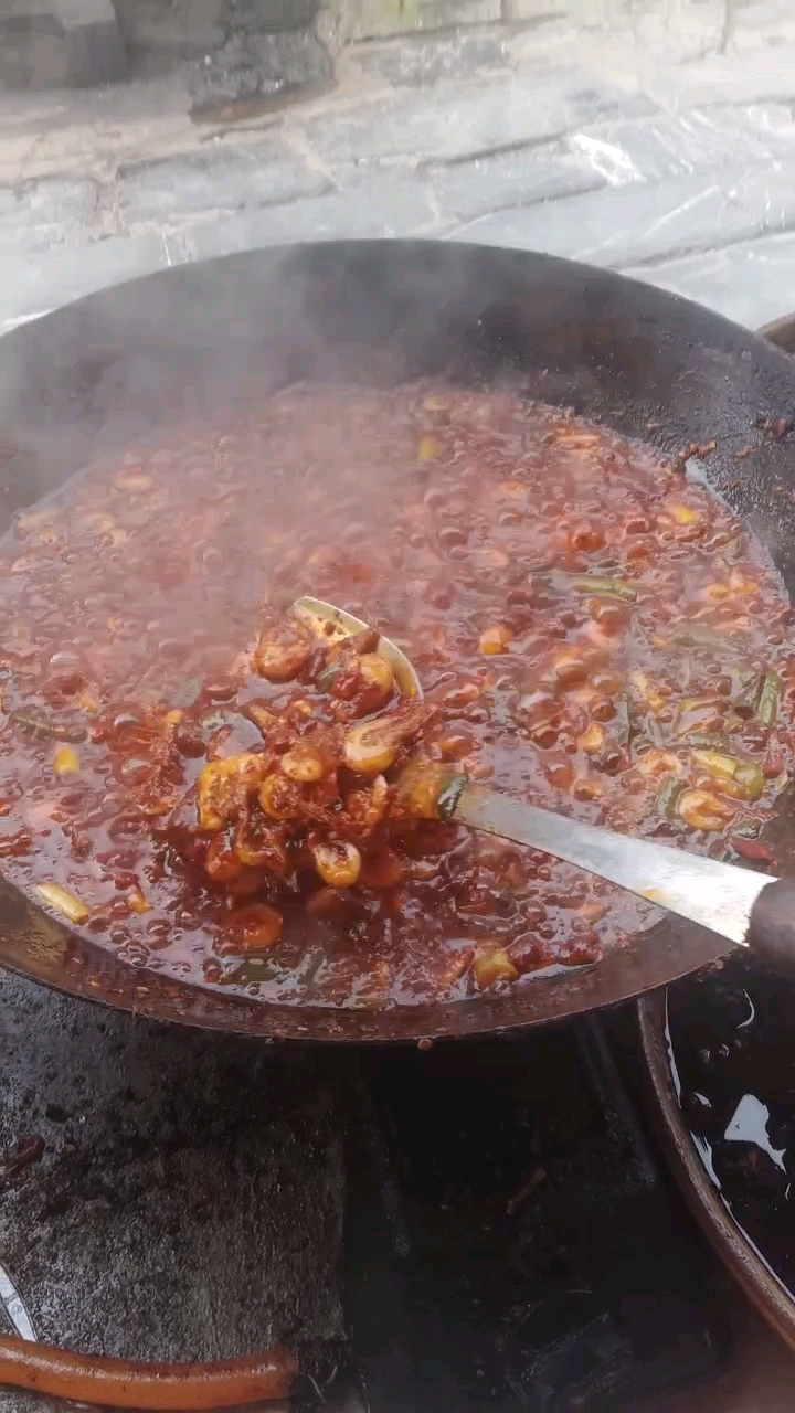 又香又辣的农家秘制鲜虾酱采用优质巢湖白米虾,农家秘制黄豆焖酱………纯手工制作[色