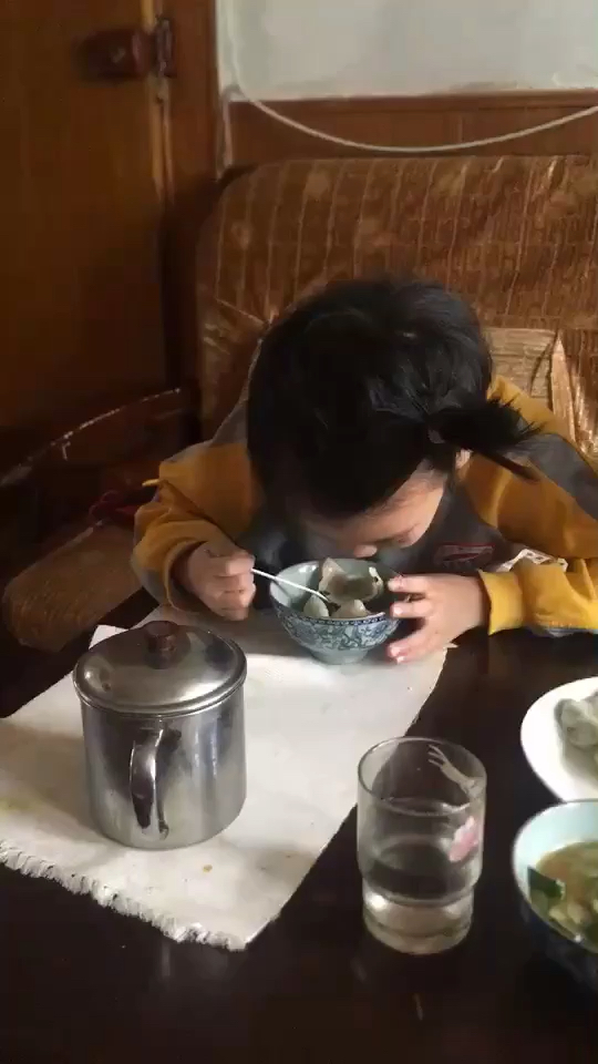 比赛吃饺子