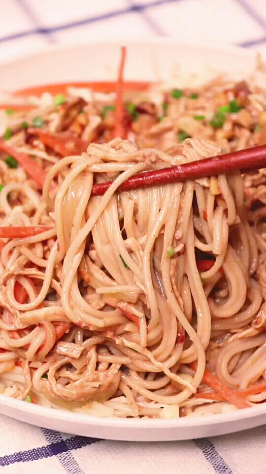鸡丝拌面