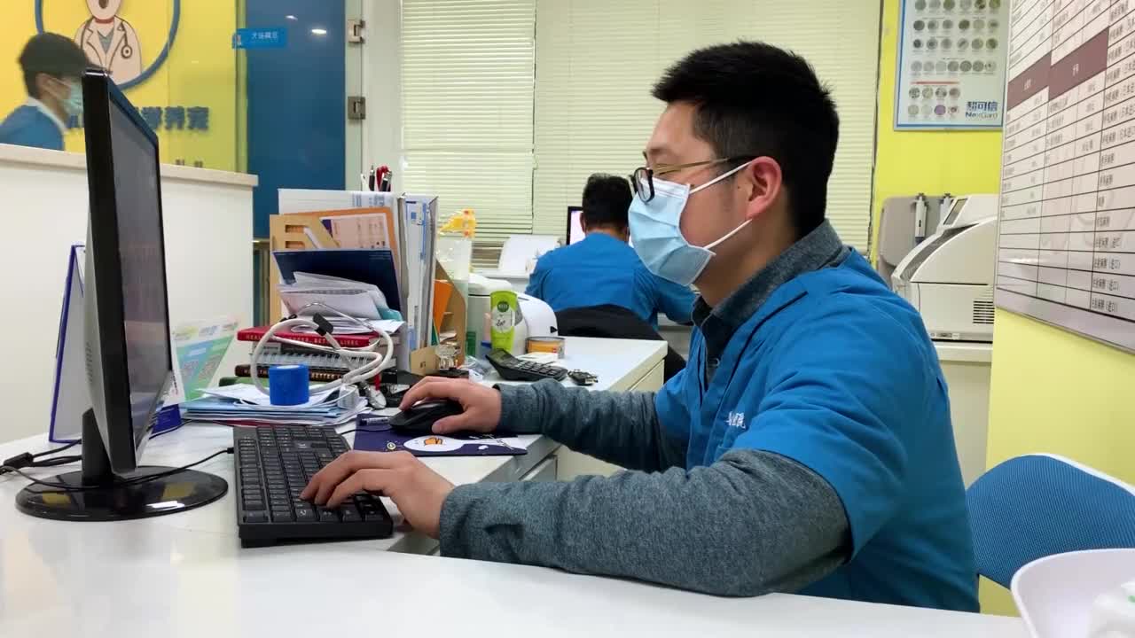 一只迷路的大脸猫在别人家白吃白喝睡觉还打呼vlogo猫
