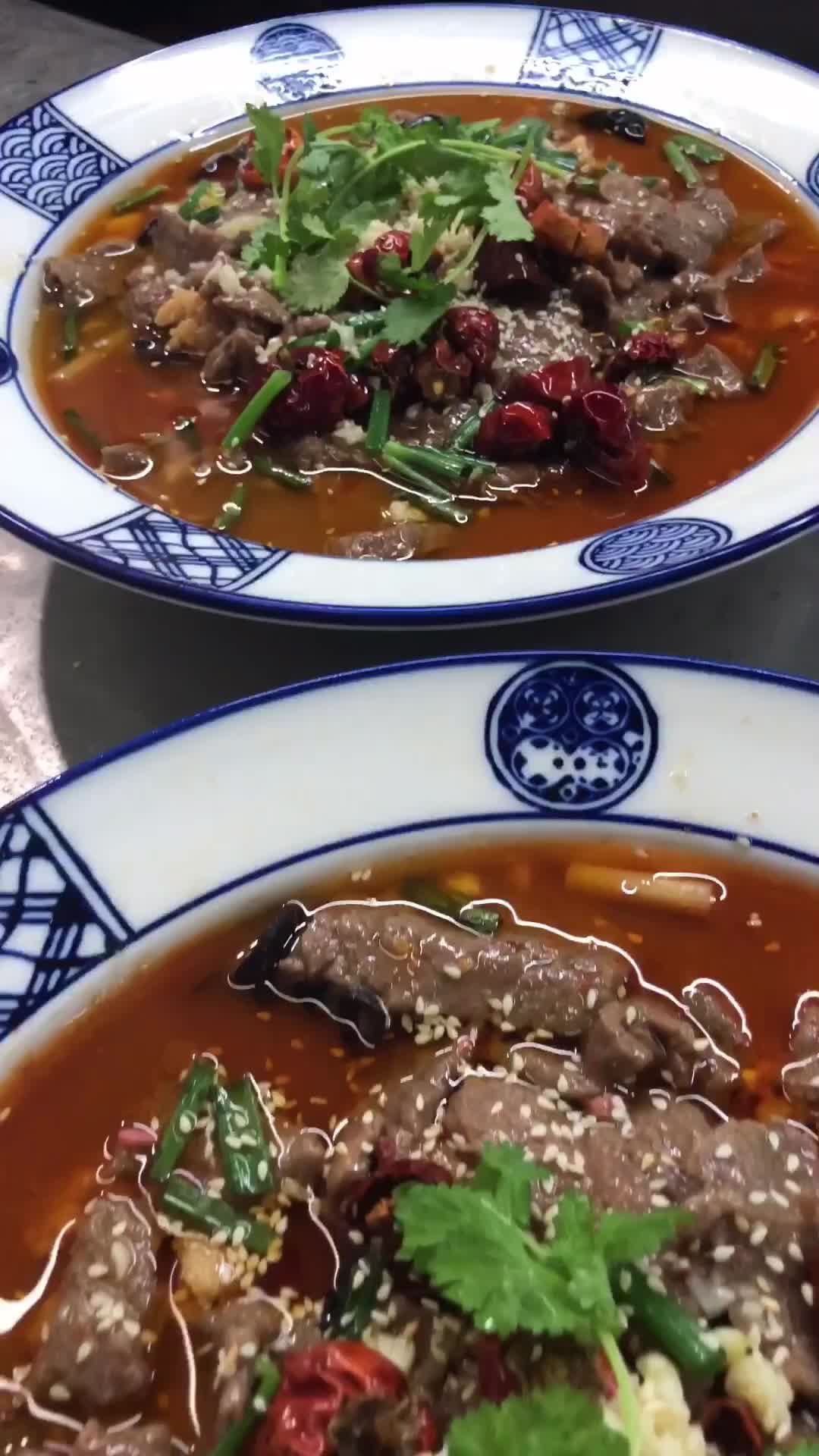 这才是水煮牛肉的正确做法,肉质滑嫩麻辣鲜香,好吃到停不下来!