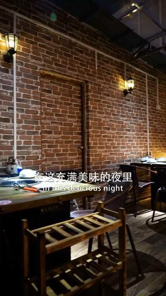 拍几张照片,塞塞朋友圈,说说自己,在天台吃烤肉