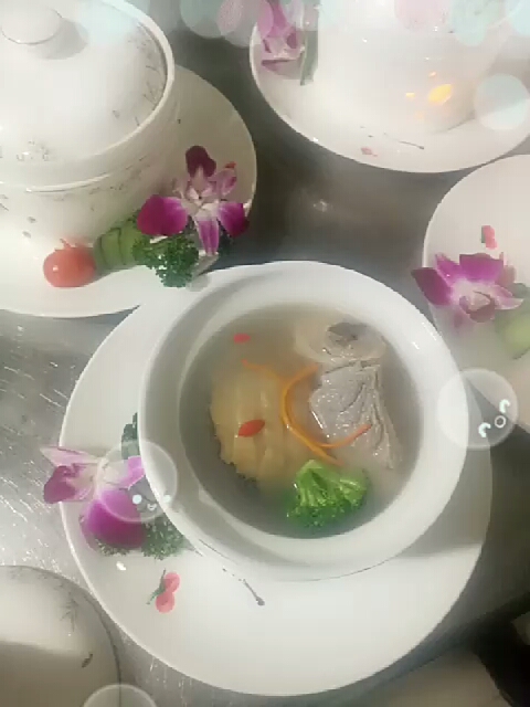 菌汤活鲍鱼 