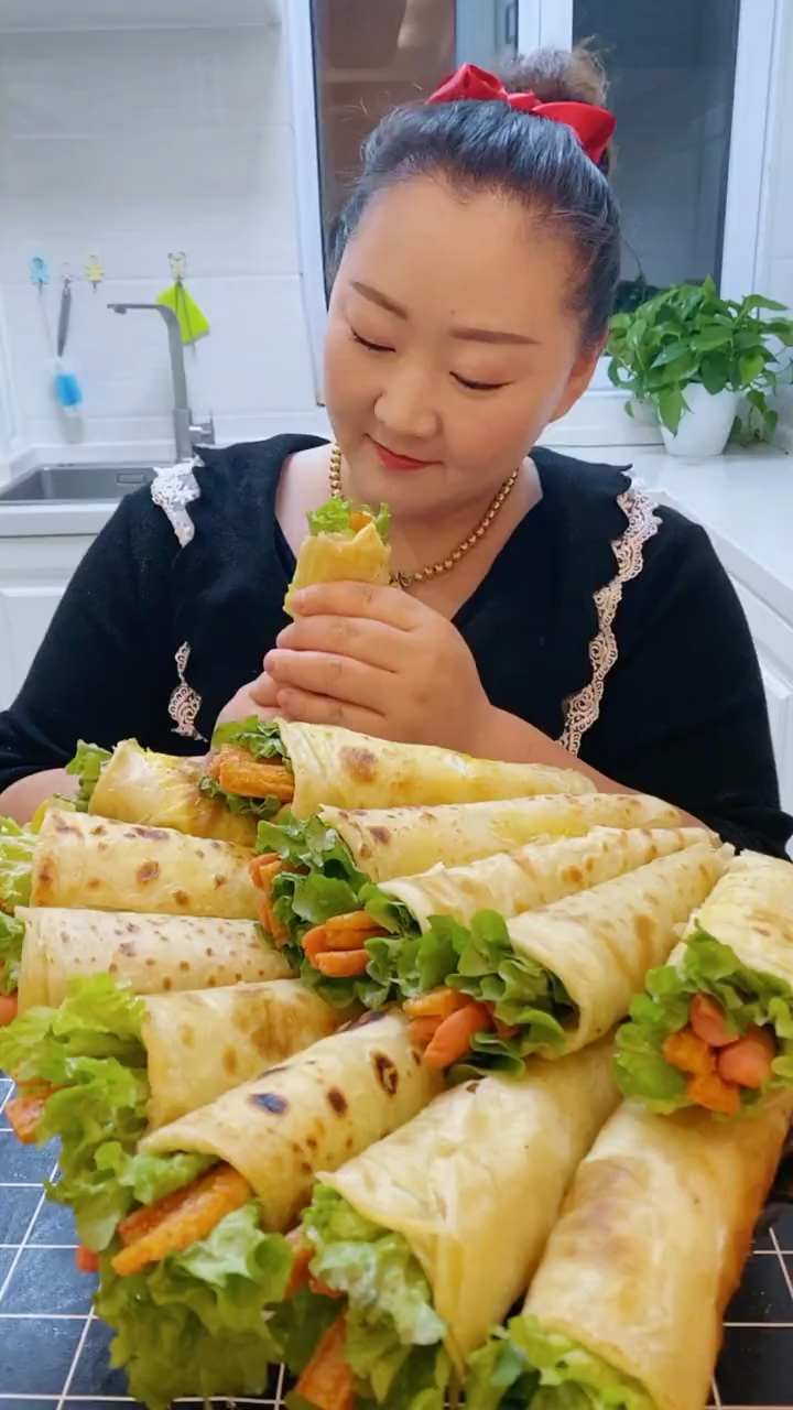 你家还有面吗?是不是都霍霍完了鸡蛋灌饼,感谢大家支持下个视频见