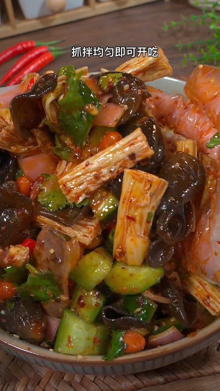 马上过年了,餐桌上都是大鱼大肉,试试这道爽口小凉菜,全家都喜欢,凉拌菜
