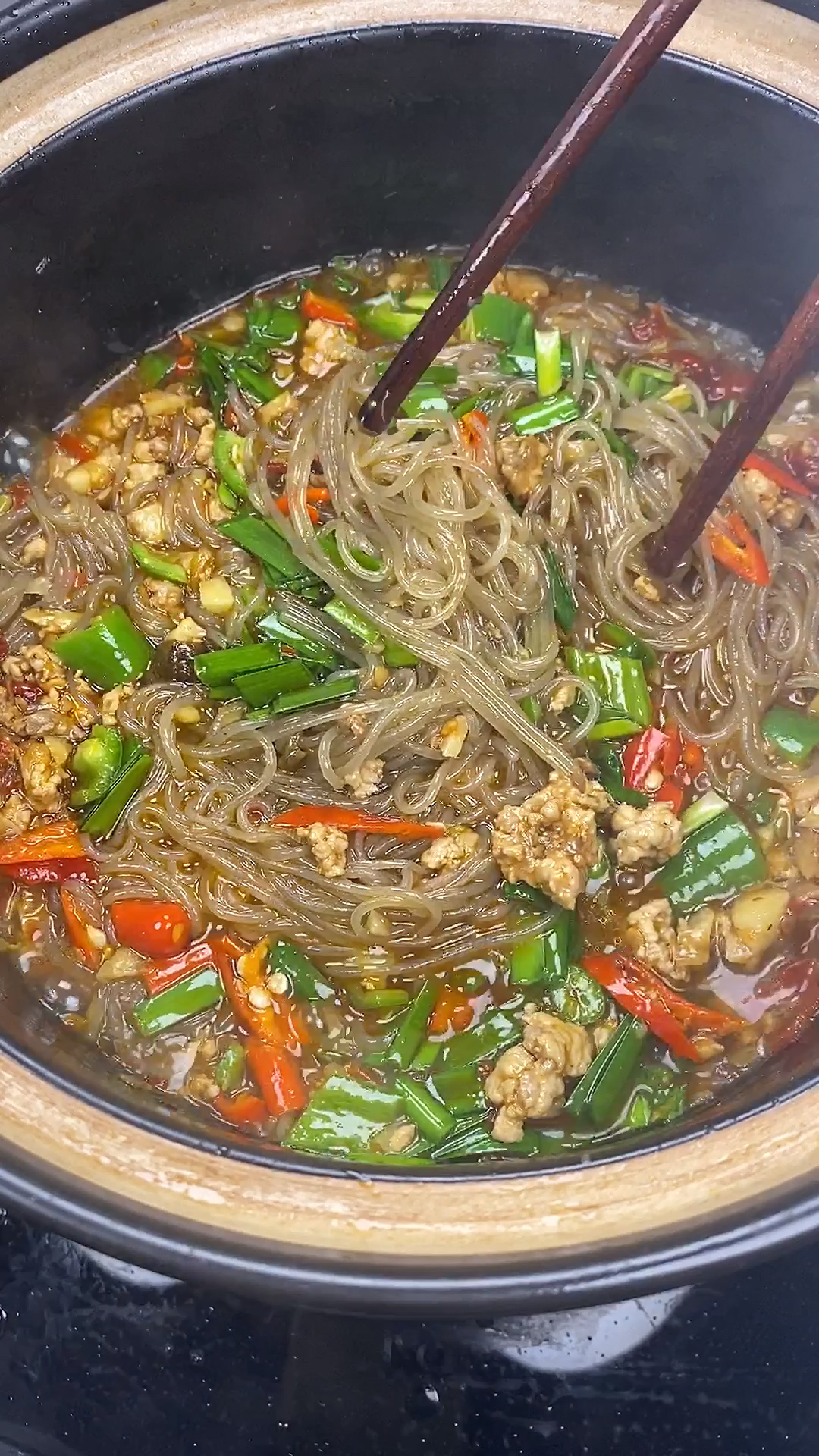 肉末粉丝,又叫“蚂蚁上树”,做法简单,味道好吃