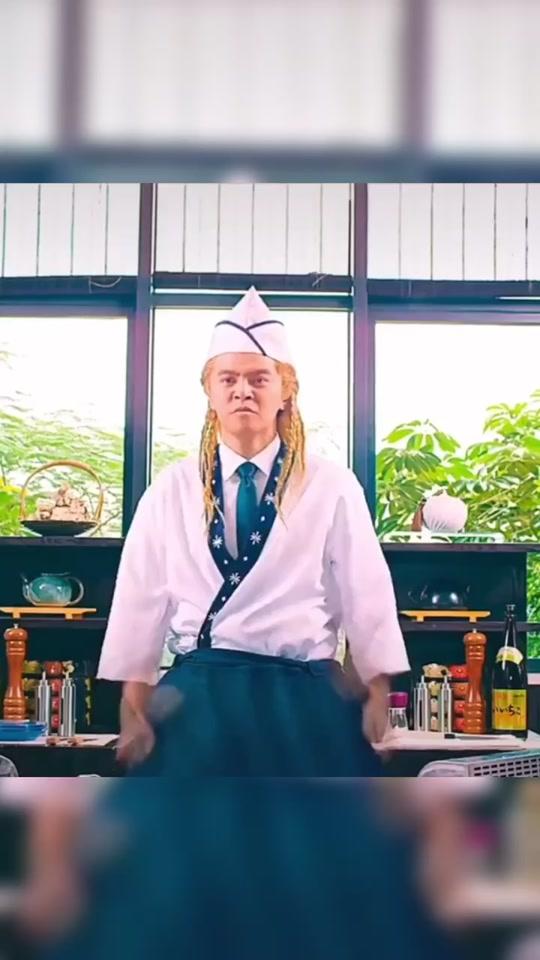 美人鱼续集来了?霸道女总裁#张雨绮剪八爪鱼 视频还配文:看是你的腿长的多,还是我的剪刀快!