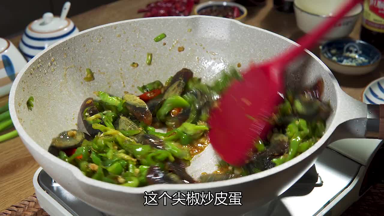 #我要上热门#皮蛋这样炒,太下饭了,炒一盘都不够吃