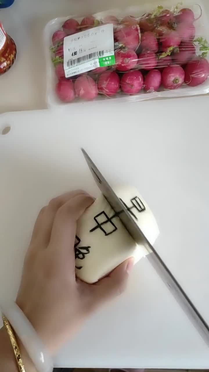 我太难了谁家还缺妹妹不,早中晚有一个馒头吃就行